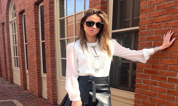   مصر اليوم - صيحة الجلد تتصدر موضة ربيع 2026 بإطلالات النجمات بين الكلاسيكية والعصرية