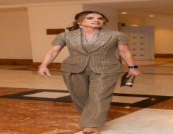   مصر اليوم - الملكة رانيا تخطف الأنظار وتؤكد أناقتها المتجددة بالبدلات الرسمية