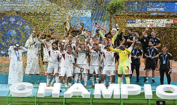   مصر اليوم - لاعبو الوحدة يحتفلون بالتتويج بلقب كأس مصرف أبوظبي الإسلامي بعد الفوز على العين بركلات الترجيح