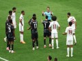   مصر اليوم - إيقاف لاعب منتخب قطر عاصم ماديبو خمس مباريات بسبب الإصابة الخطيرة لإسماعيل كوني