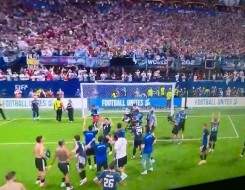 مصر اليوم - الأرجنتين تهزم إنجلترا بهدفين مقابل هدف واحد وحرب الفوكلاند تشعل الجدل قبل المباراة