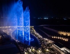   مصر اليوم - عسير تُعزز جاذبيتها السياحية بتدشين أكبر نافورة في المملكة بمنتجع الوادي