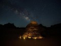   مصر اليوم - صخور تبوك تحتضن درب التبانة في لوحة ليلية آسرة