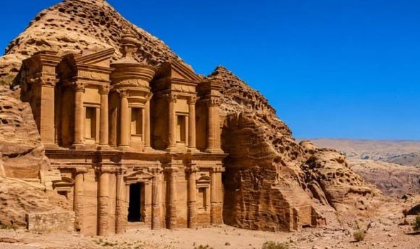   مصر اليوم - الأردن في الخريف وجهات تكتسي بألوان الطبيعة الساحرة